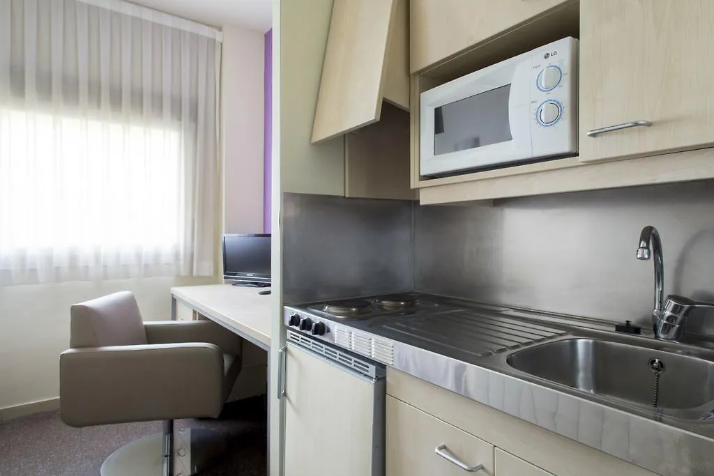 Residencia Universitaria Los Abedules Apartment Pamplona 0*,