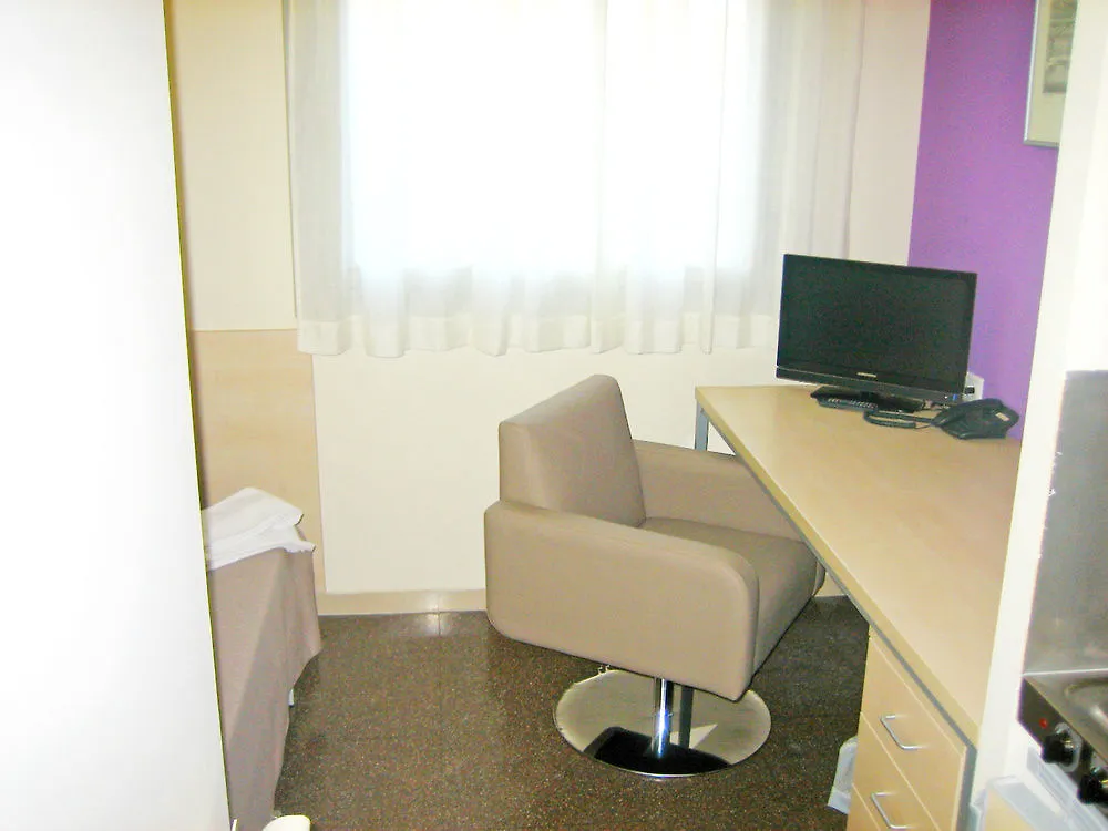 Residencia Universitaria Los Abedules Apartment Pamplona Spain